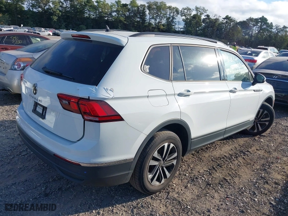 2022 Volkswagen Tiguan S with VIN 3VV1B7AX0NM004543, listed as a IAAI auction lot 40409461 with 999,999 mi miles. Bid and sale history available at carsss.com. Image 4.