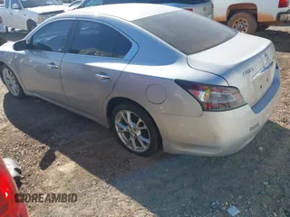 2013 Nissan Maxima S z VIN 1N4AA5AP3DC806046, wystawiony jako IAAI lot #41811071 z przebiegiem 202 241 mil mil oraz . Historia ofert i sprzedaży dostępna na DreamBid. Obrazek 3.