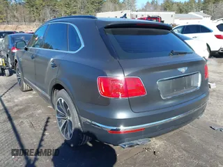 2019 Bentley Bentayga V8 z VIN SJAAM2ZV9KC024576, wystawiony jako IAAI lot #41713477 z przebiegiem 29 631 mil mil oraz . Historia ofert i sprzedaży dostępna na DreamBid. Obrazek 3.