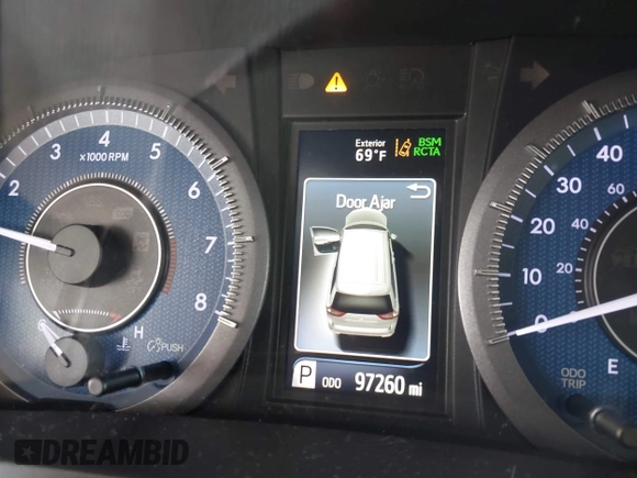2018 Toyota Sienna XLE with VIN 5TDDZ3DC8JS207490, listed as a IAAI auction lot 40890775 with 97,260 mi miles. Bid and sale history available at carsss.com. Image 7.