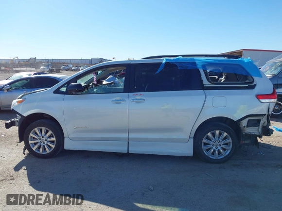 2011 Toyota Sienna XLE AAS with VIN 5TDYK3DCXBS126143, listed as a IAAI auction lot 41663238 with 154,238 mi miles. Bid and sale history available at carsss.com. Image 15.