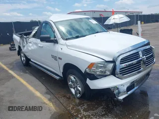 2019 Ram 1500 Lone Star z VIN 1C6RR6LT2KS619557, wystawiony jako IAAI lot #42281819 z przebiegiem 85 743 mil mil oraz . Historia ofert i sprzedaży dostępna na DreamBid. Obrazek 1.