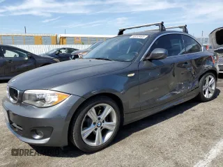2013 BMW 1 Series 128i z VIN WBAUP7C5XDVP25110, wystawiony jako Copart lot #58033485 z przebiegiem 88 989 mil mil oraz Szkoda całkowita • Salvage title. Historia ofert i sprzedaży dostępna na DreamBid. Obrazek 1.