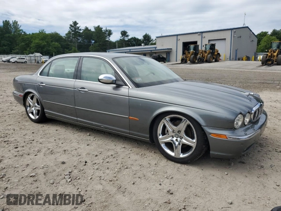 2005 Jaguar XJ Vanden Plas with VIN SAJWA82C25SG44967, listed as a Copart auction lot 62807705 with 33,020 mi miles and Clean title. Bid and sale history available at DreamBid. Image 4.