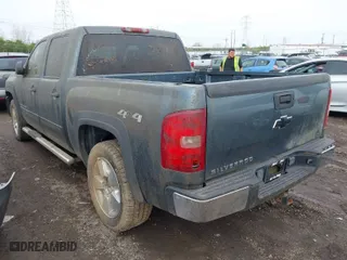 2008 Chevrolet Silverado 1500 LT w/1LT with VIN 2GCEK13J781284009, listed as a IAAI auction lot 42016023 with 152,782 mi miles. Bid and sale history available at carsss.com. Image 3.