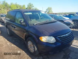 2005 Chrysler Town & Country LX with VIN 2C4GP44R75R483350, listed as a IAAI auction lot 42048867 with 232,293 mi miles. Bid and sale history available at carsss.com. Image 1.