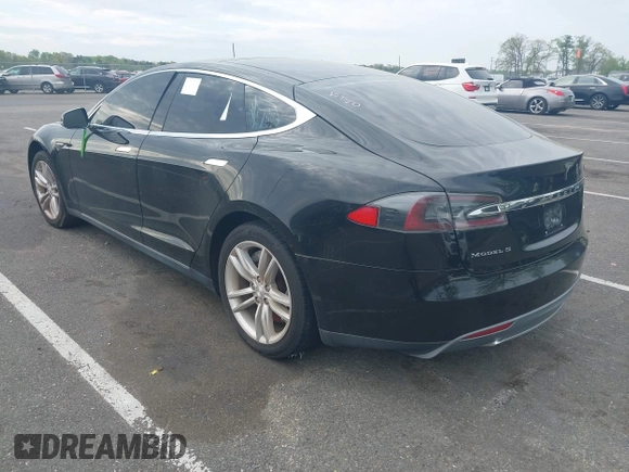 2014 Tesla Model S 60 with VIN 5YJSA1H13EFP33693, listed as a IAAI auction lot 42132094 with Not Provided miles and . Bid and sale history available at DreamBid. Image 3.