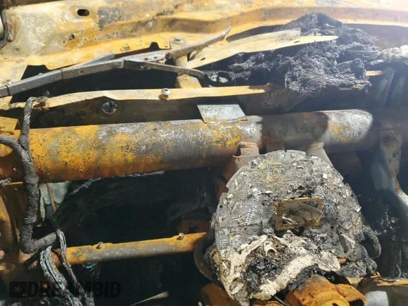 2003 Volkswagen Beetle GLS z VIN 3VWCK21Y13M316089, wystawiony jako Copart lot #51071545 z przebiegiem Nie podano mil oraz Szkoda całkowita • Salvage title. Historia ofert i sprzedaży dostępna na DreamBid. Obrazek 9.