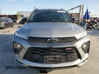 2023 Chevrolet TrailBlazer RS with VIN KL79MTSLXPB113843, listed as a Copart auction lot 49400855 with 27,595 mi miles and Salvage Title. Bid and sale history available at DreamBid. Image 5.