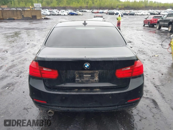 2015 BMW 3 Series 320i xDrive z VIN WBA3C3G59FNT53112, wystawiony jako IAAI lot #42222176 z przebiegiem 113 702 mil mil oraz . Historia ofert i sprzedaży dostępna na DreamBid. Obrazek 16.
