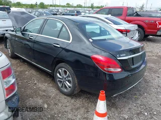 2017 Mercedes-Benz C 300 z VIN 55SWF4KB2HU204406, wystawiony jako IAAI lot #42219682 z przebiegiem 138 399 mil mil oraz . Historia ofert i sprzedaży dostępna na DreamBid. Obrazek 3.