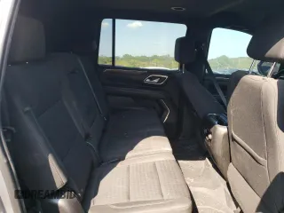 2023 Chevrolet Suburban LS z VIN 1GNSKBKD2PR184823, wystawiony jako Copart lot #71036134 z przebiegiem 42 991 mil mil oraz Szkoda całkowita • Salvage title. Historia ofert i sprzedaży dostępna na DreamBid. Obrazek 11.