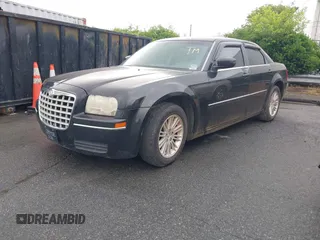 2008 Chrysler 300 LX z VIN 2C3LA43R58H201397, wystawiony jako IAAI lot #42248916 z przebiegiem 205 687 mil mil oraz . Historia ofert i sprzedaży dostępna na DreamBid. Obrazek 2.