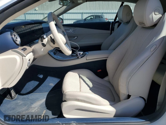 2020 Mercedes-Benz E z VIN W1K1K6JB1LF143287, wystawiony jako Copart lot #47591915 z przebiegiem 27 735 mil mil oraz Szkoda całkowita • Salvage title. Historia ofert i sprzedaży dostępna na DreamBid. Obrazek 7.