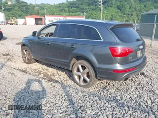 2013 Audi Q7 S line Prestige z VIN WA1DGAFE6DD012295, wystawiony jako IAAI lot #42492714 z przebiegiem 137 062 mil mil oraz . Historia ofert i sprzedaży dostępna na DreamBid. Obrazek 3.