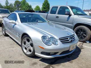 2005 Mercedes-Benz SL 500 z VIN WDBSK75F55F098924, wystawiony jako IAAI lot #42215237 z przebiegiem 211 102 mil mil oraz . Historia ofert i sprzedaży dostępna na DreamBid. Obrazek 1.