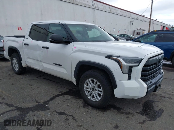 2022 Toyota Tundra 2WD SR5 with VIN 5TFLA5AB5NX011470, listed as a IAAI auction lot 41869074 with 48,488 mi miles. Bid and sale history available at carsss.com. Image 1.