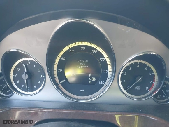 2010 Mercedes-Benz E-Class E 350 Luxury with VIN WDDHF8HB4AA179781, listed as a IAAI auction lot 41709037 with 121,577 mi miles. Bid and sale history available at carsss.com. Image 7.