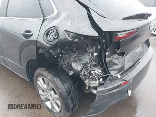 2025 Mazda CX-30 S Carbon Edition z VIN 3MVDMBCM9SM783429, wystawiony jako IAAI lot #42065729 z przebiegiem 4 940 mil mil oraz . Historia ofert i sprzedaży dostępna na DreamBid. Obrazek 6.