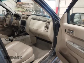 2008 Mercury Mariner Premier z VIN 4M2CU97168KJ20982, wystawiony jako IAAI lot #41999498 z przebiegiem 151 524 mil mil oraz . Historia ofert i sprzedaży dostępna na DreamBid. Obrazek 5.