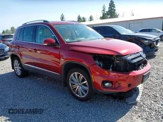 2014 Volkswagen Tiguan S z VIN WVGBV3AX7EW081912, wystawiony jako IAAI lot #42384515 z przebiegiem 69 080 mil mil oraz . Historia ofert i sprzedaży dostępna na DreamBid. Obrazek 1.