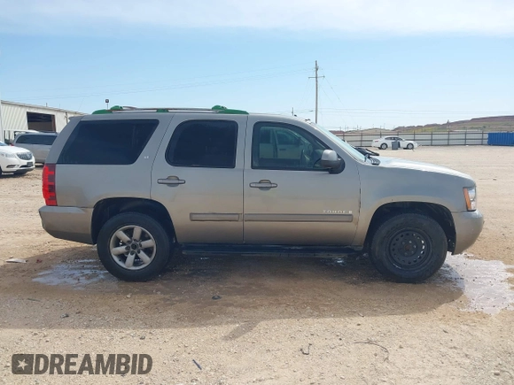2009 Chevrolet Tahoe 2LT z VIN 1GNEC23369R181474, wystawiony jako IAAI lot #42222270 z przebiegiem 259 621 mil mil oraz . Historia ofert i sprzedaży dostępna na DreamBid. Obrazek 13.
