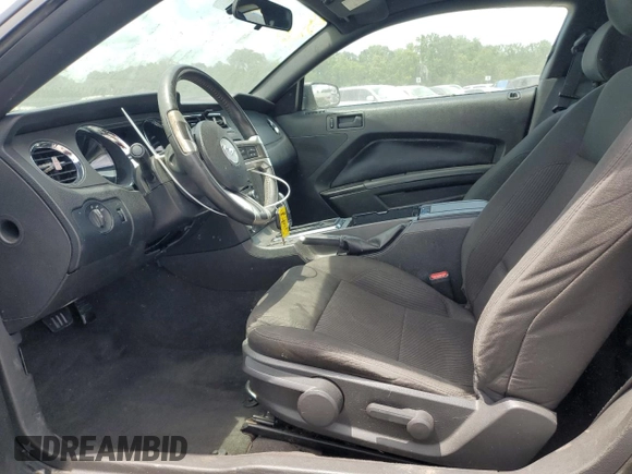 2013 Ford Mustang V6 с VIN 1ZVBP8AM5D5231065, выставлен на аукционе Copart как лот 60609505 с пробегом 228 509 миль миль и Списание • Salvage title. История ставок и продаж доступна на DreamBid. Изображение 7.