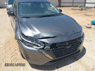 2025 Nissan Sentra SR z VIN 3N1AB8DV5SY305783, wystawiony jako IAAI lot #42480852 z przebiegiem 5 377 mil mil oraz . Historia ofert i sprzedaży dostępna na DreamBid. Obrazek 6.