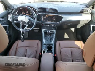 2023 Audi Q3 S line Premium Plus z VIN WA1EECF36P1089887, wystawiony jako Copart lot #53173345 z przebiegiem 31 274 mil mil oraz Szkody całkowita. Historia ofert i sprzedaży dostępna na DreamBid. Obrazek 8.