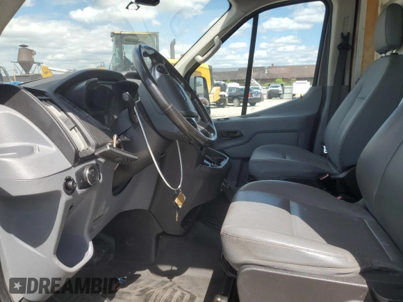 2017 Ford Transit z VIN 1FTYR3XV3HKB00878, wystawiony jako Copart lot #55963155 z przebiegiem 362 956 mil mil oraz Tytuł czysty. Historia ofert i sprzedaży dostępna na DreamBid. Obrazek 7.