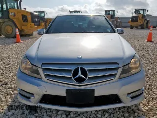 2012 Mercedes-Benz C 250 Sport z VIN WDDGF4HB5CR235008, wystawiony jako Copart lot #62409135 z przebiegiem 146 642 mil mil oraz Czysty tytuł • Clean title. Historia ofert i sprzedaży dostępna na DreamBid. Obrazek 5.