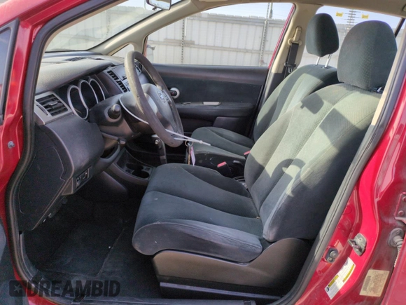 2010 Nissan Versa S z VIN 3N1BC1APXAL439022, wystawiony jako Copart lot #51972715 z przebiegiem 176 841 mil mil oraz Szkoda całkowita • Salvage title. Historia ofert i sprzedaży dostępna na DreamBid. Obrazek 7.