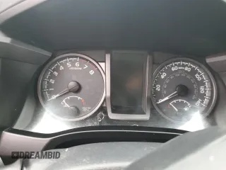 2018 Toyota Tacoma SR z VIN 3TMCZ5AN2JM122416, wystawiony jako Copart lot #50816965 z przebiegiem Nie podano mil oraz Szkoda całkowita • Salvage title. Historia ofert i sprzedaży dostępna na DreamBid. Obrazek 9.