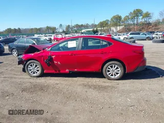 2025 Toyota Camry LE z VIN 4T1DBADK8SU004060, wystawiony jako IAAI lot #41891342 z przebiegiem 3 354 mil mil oraz . Historia ofert i sprzedaży dostępna na DreamBid. Obrazek 13.