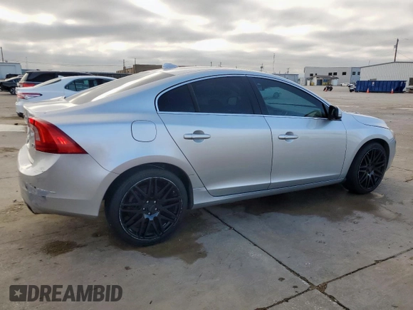 2015 Volvo S60 T5 Drive-E Premier с VIN YV140MFB0F1312432, выставлен на аукционе Copart как лот 55653895 с пробегом 159 010 миль миль и Чистый • Clean title. История ставок и продаж доступна на DreamBid. Изображение 3.