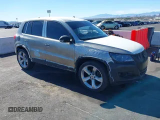 2010 Volkswagen Tiguan with VIN WVGAV9AX1AW513306, listed as a IAAI auction lot 41626072 with 162,086 mi miles and . Bid and sale history available at DreamBid. Image 1.