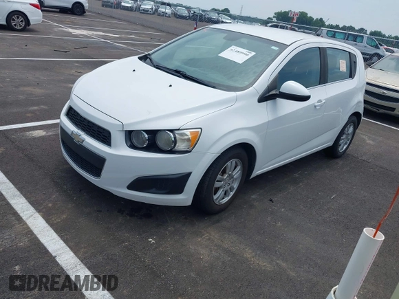 2012 Chevrolet Sonic LT z VIN 1G1JD6SH6C4232414, wystawiony jako IAAI lot #42489990 z przebiegiem 174 731 mil mil oraz . Historia ofert i sprzedaży dostępna na DreamBid. Obrazek 2.
