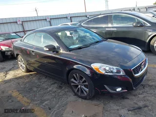2013 Volvo C70 T5 with VIN YV1672MC2DJ139417, listed as a IAAI auction lot 41589476 with 71,890 mi miles. Bid and sale history available at carsss.com. Image 1.