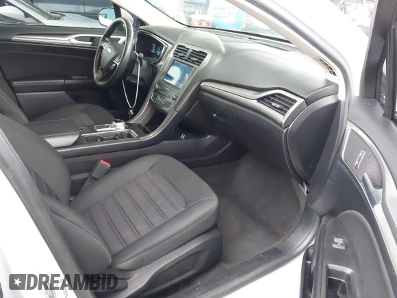 2020 Ford Fusion SE z VIN 3FA6P0LU6LR113532, wystawiony jako IAAI lot #41794966 z przebiegiem 50 128 mil mil oraz . Historia ofert i sprzedaży dostępna na DreamBid. Obrazek 5.