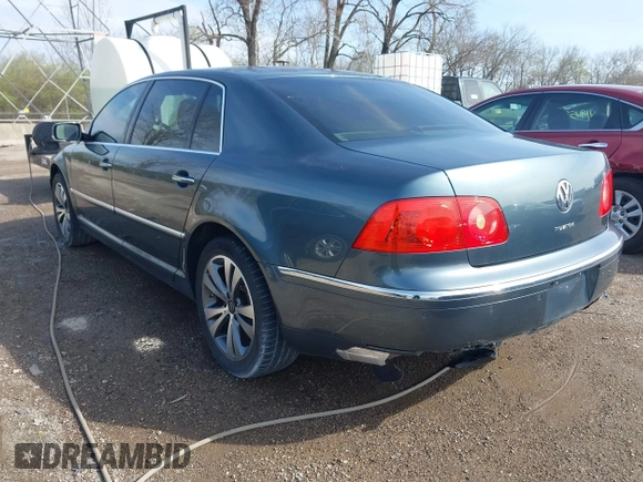 2006 Volkswagen Phaeton z VIN WVWAF03D168000214, wystawiony jako IAAI lot #41935384 z przebiegiem 80 641 mil mil oraz . Historia ofert i sprzedaży dostępna na DreamBid. Obrazek 6.