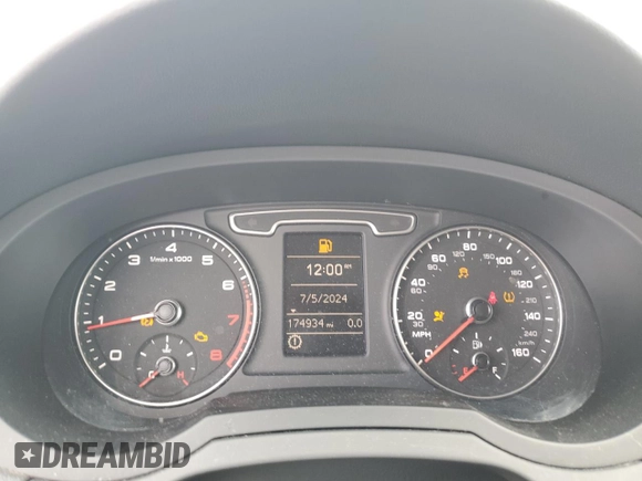 2015 Audi Q3 Premium Plus with VIN WA1EFCFS3FR003181, listed as a Copart auction lot 60117365 with 174,934 mi miles and Clean title. Bid and sale history available at DreamBid. Image 9.