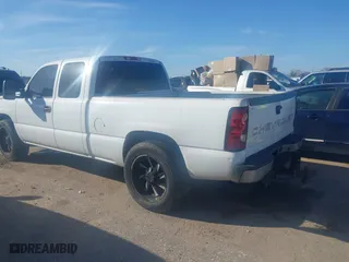 2006 Chevrolet Silverado 1500 LT1 with VIN 2GCEC19V561104319, listed as a IAAI auction lot 41660142 with 208,314 mi miles. Bid and sale history available at carsss.com. Image 3.
