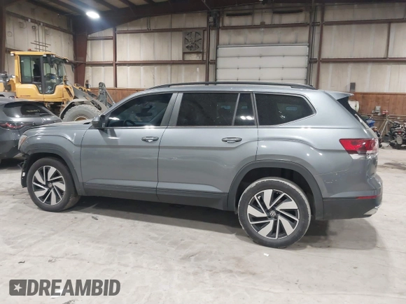 2024 Volkswagen Atlas SE with VIN 1V2HR2CA6RC534817, listed as a IAAI auction lot 41655227 with 39,214 mi miles and . Bid and sale history available at DreamBid. Image 15.