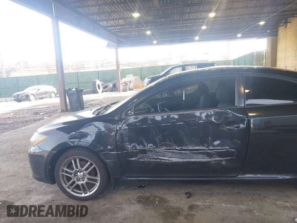 2009 Scion tC z VIN JTKDE167090286905, wystawiony jako IAAI lot #41516763 z przebiegiem 140 550 mil mil oraz . Historia ofert i sprzedaży dostępna na DreamBid. Obrazek 6.
