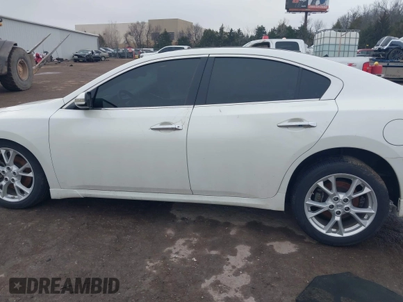2014 Nissan Maxima SV z VIN 1N4AA5AP3EC483277, wystawiony jako IAAI lot #41497452 z przebiegiem 162 696 mil mil oraz . Historia ofert i sprzedaży dostępna na DreamBid. Obrazek 15.