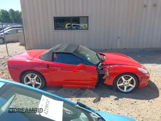 2006 Chevrolet Corvette z VIN 1G1YY36U765107185, wystawiony jako IAAI lot #42176318 z przebiegiem 104 807 mil mil oraz . Historia ofert i sprzedaży dostępna na DreamBid. Obrazek 12.