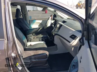 2012 Toyota Sienna SE with VIN 5TDXK3DCXCS233593, listed as a IAAI auction lot 41959611 with 85,558 mi miles. Bid and sale history available at carsss.com. Image 5.