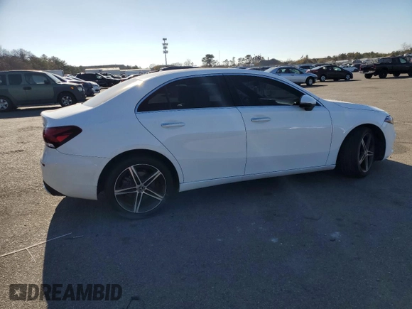 2022 Mercedes-Benz A 220 z VIN W1K3G4FB6NJ349440, wystawiony jako Copart lot #80438744 z przebiegiem 28 483 mil mil oraz Szkoda całkowita • Salvage title. Historia ofert i sprzedaży dostępna na DreamBid. Obrazek 3.