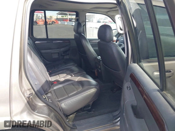 2003 Ford Explorer Limited с VIN 1FMDU65W73ZA37208, выставлен на аукционе IAAI как лот 42043797 с пробегом 235 652 миль миль и . История ставок и продаж доступна на DreamBid. Изображение 8.
