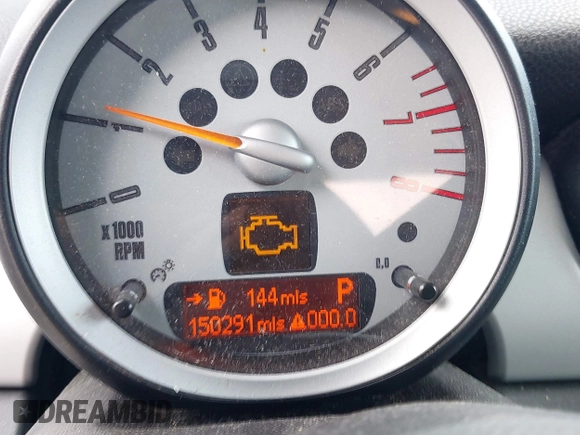 2009 MINI Hardtop z VIN WMWMF33569TW77166, wystawiony jako IAAI lot #42120132 z przebiegiem 150 291 mil mil oraz . Historia ofert i sprzedaży dostępna na DreamBid. Obrazek 7.